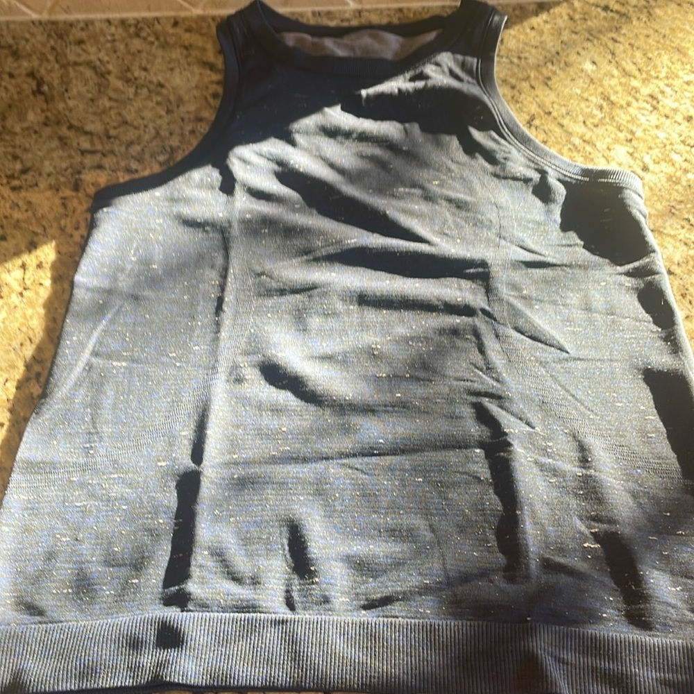 Lululemon workout top